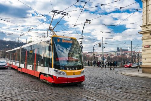 Letos v pražské MHD rekordně přibylo problémových cestujících, z vozů bylo vykázáno přes 14 tisíc lidí