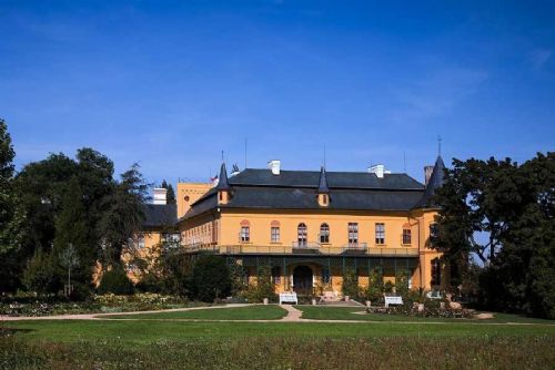 Mimořádné prohlídky na zámku Slatiňany povede kastelán Jaroslav Bušta