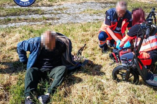 Muž ležel dvě hodiny u břehu. Rybář skončil se srdečními potížemi v nemocnici