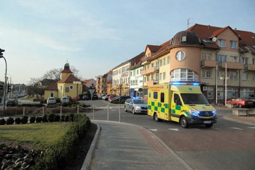 Muž měl brutálně zbít manželku, pomoc přivolaly jejich dcery. Policie řeší pokus o vraždu
