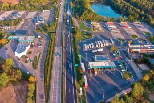 Na Rozvadově pokračuje přestavba odpočívky. Kapacita i zázemí výrazně porostou