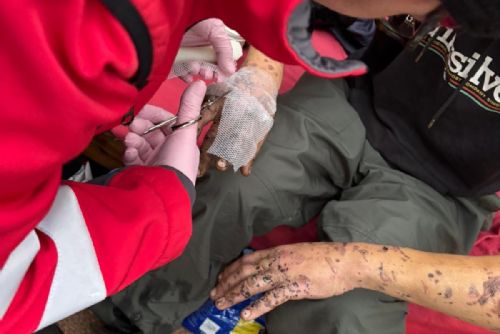 Nouzové centrum je znovu otevřené, Červený kříž zveřejnil video