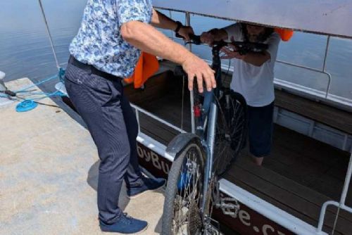 Nový přívoz pro cyklisty: Rychlá a pohodlná cesta do Hluboké nad Vltavou