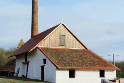 Památkami roku v Plzeňském kraji jsou cihelna v Boubíně a mariánský sloup ve Stříbře