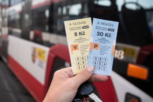 Papírové jízdenky v plzeňské MHD skončí. Nahradí je Plzeňská peněženka