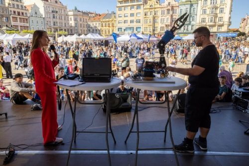 Plzeň promění Náměstí Republiky v otevřenou laboratoř. Roboti, formule a věda zdarma