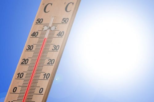 Plzeň zasáhne vlna veder: až 34 °C, varování před přehřátím