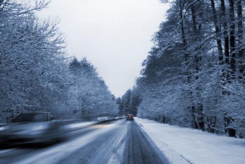 Plzeňsko čeká večer sníh až 12 cm a ledovka, řidiči buďte opatrní