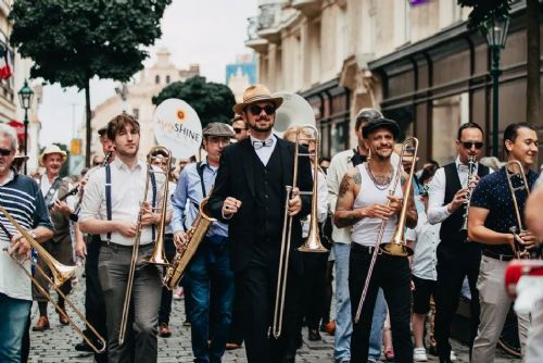 Plzeňský víkend rozezní dixieland, devět kapel zahraje v ulicích i Měšťanské besedě