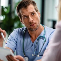 Praktičtí lékaři nově odhalují nemoci srdce a ledvin. Ordinace specialistů čeká nápor