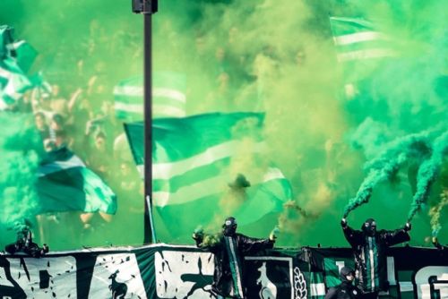 Pyro v Plzni přišlo draho. Viktoria po zápase s Bohemians zaplatí stotisícovou pokutu