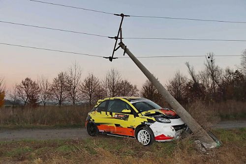 Rallye na Přerovsku: Nehoda způsobila výpadek elektřiny ve dvou obcích