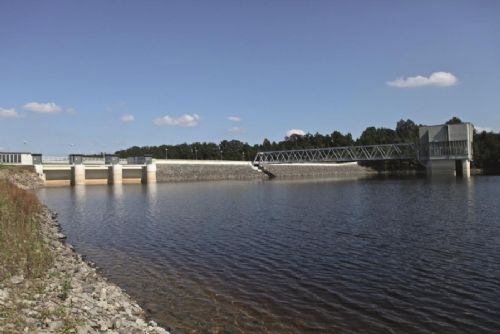 Římov na Budějovicku klesá o osm centimetrů denně. Povodí Vltavy navrhuje snížit odtok na 650 l/s