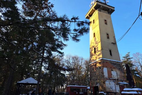 Rozhledna na Chlumu vydražena za 4,5 milionu, město zvažuje odkoupení