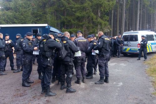 Seniorka strávila ztracená uprostřed brdských lesů dvě noci. Po rozsáhlém pátrání ji našli u Zaječova