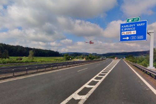 Tragédie na D5 u Ejpovic. Dodávka sjela z mostu, dva mladí lidé zemřeli
