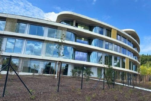 V Motole otevřeli Národní onkologické centrum. Pacienti mají léčbu pod jednou střechou