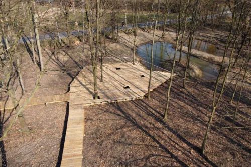 V Ostravě otevřen unikátní přírodní park: Stezky, mostky a herní plochy!