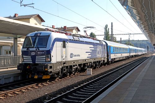 Vedra až 39 stupňů mohou zkomplikovat cestování vlakem, upozorňují České dráhy