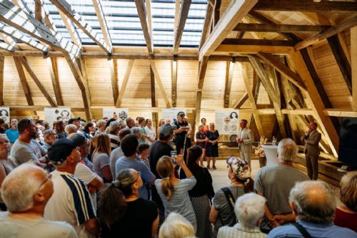 Zámek Nekmíř otevřel podkroví s průsvitnou střechou, která zvenku vypadá historicky