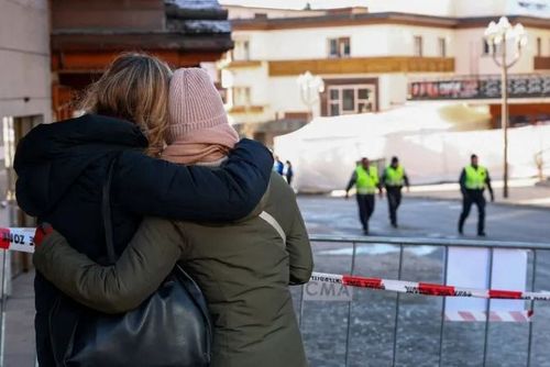 Česko pomáhá po požáru v Crans-Montaně, Švýcaři zvažují převoz těžce popálených