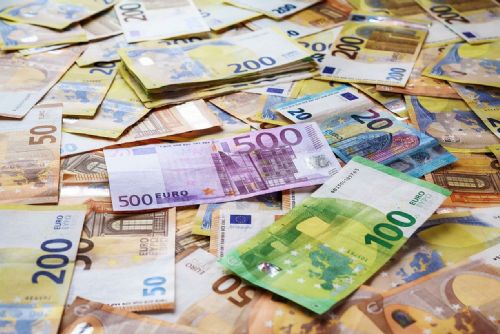 Česko rozebírá přijetí eura: Stabilita koruny versus evropská budoucnost