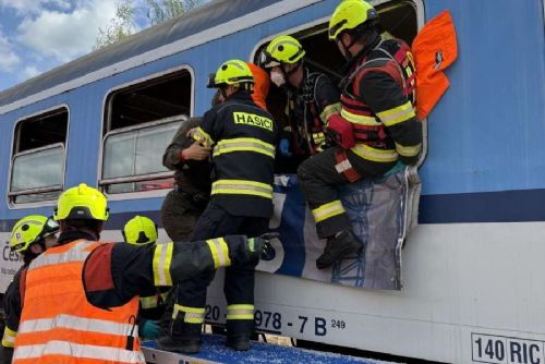 Cvičení železniční nehody prověřilo ve Svitavách připravenost složek IZS