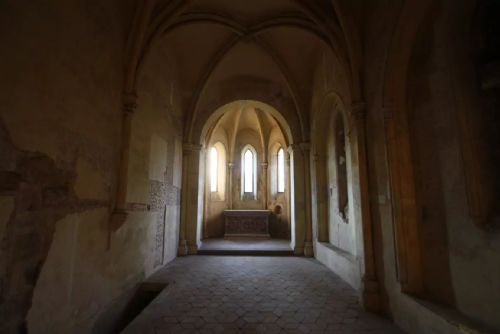 Do barokní sýpky v Plasích se vrací návštěvníci. Uvidí gotickou kapli i ručně natahované hodiny