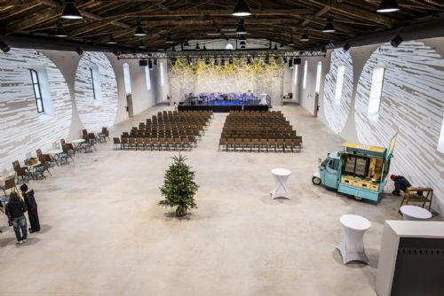 Dragounská jízdárna v Dobřanech se proměnila na kulturní centrum