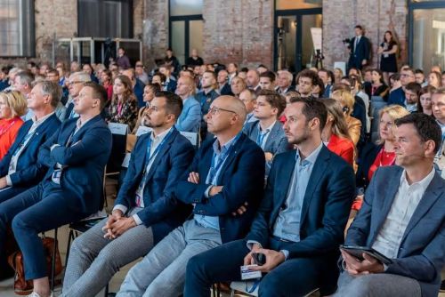 FBW Summit v Libčicích otevřel téma nástupnictví. Rodinné firmy řeší budoucnost, NRB už přijímá žádosti o bezúročné úvěry