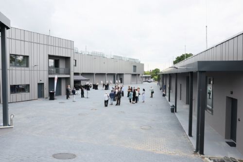 Galerie hlavního města Prahy otevřela u Buštěhradu nový depozitář pro 16?tisíc děl i restaurátorské dílny