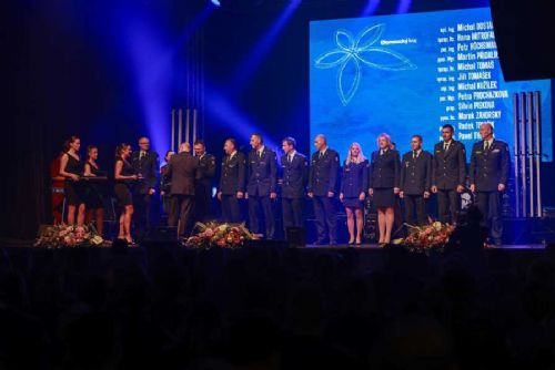 Hrdinové oceněni: 42 hasičům z Olomoucka předány medaile