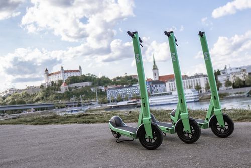 Konec sdílených koloběžek v Praze
