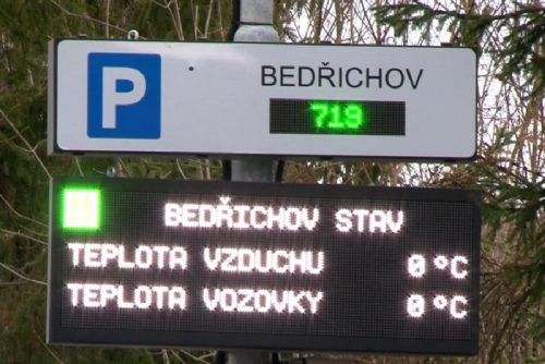 Kraj Vysočina chystá v Jihlavě inteligentní parkovací navigaci. LED tabule ukáže, kde je volno
