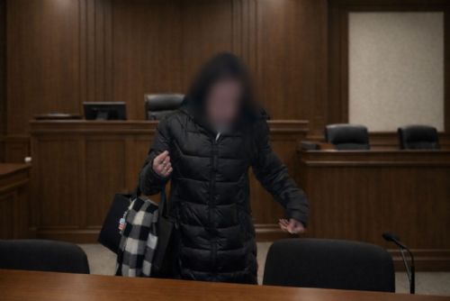 Matka čtyř dětí dostala dva roky za týrání. Děti bila pěstí i pálila zapalovačem