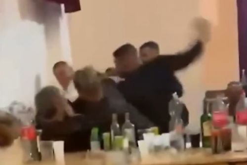 Násilná rvačka na romské zábavě ve Starém Plzenci - zraněný muž v bezvědomí