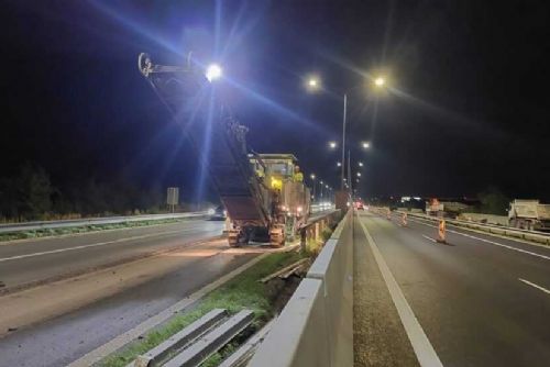 Noční opravy na D10 a Pražském okruhu minimalizují dopravní zácpy