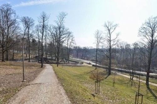 Obnova Lochotínského parku vrcholí. Přibude vodopád, nové cesty i místa k odpočinku
