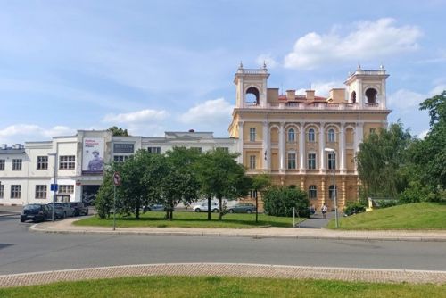 Plzeň bude mít první Náměstí Karla Gotta v Česku. Vznikne před zrekonstruovaným Peklem