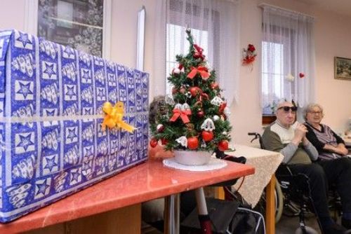 Plzeňští radní rozdali dárky za 200 tisíc