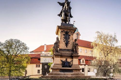 Poděbrady si připomenou 130 let od odhalení pomníku Jiřího z Poděbrad. Výročí doprovodí slavnostní nasvícení i koncert
