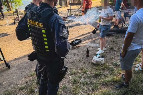 Policie o víkendu pročesávala Plzeň. Zaměřila se na drogy, alkohol i hledané osoby