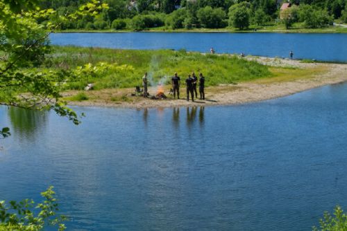 Policisté u Hracholusek zkontrolovali 190 lidí, čtyřem rybářům zadrželi povolenky