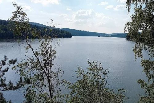 Povodí Vltavy prověřuje u Lipna desítky nepovolených výpustí. Kontroly budou pokračovat i v létě