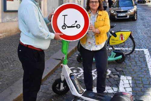Praha připravuje zákaz sdílených elektrokoloběžek kvůli chaosu