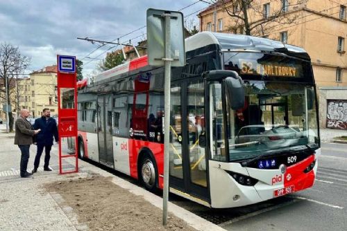 Praha spustila zkušební trolejbusovou linku 52