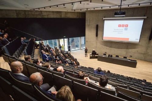 Pražské univerzity posilují ochranu výzkumu. Nová pravidla míří i na středočeská pracoviště