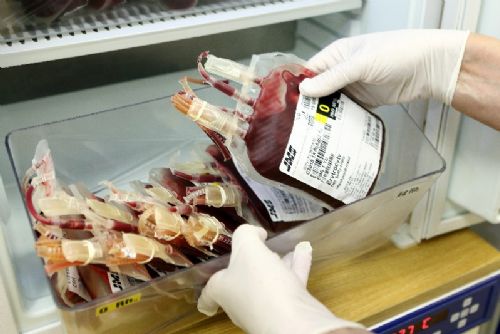 Přijďte darovat krev, vyzývají nemocnice. V Domažlicích a Klatovech chybějí všechny skupiny