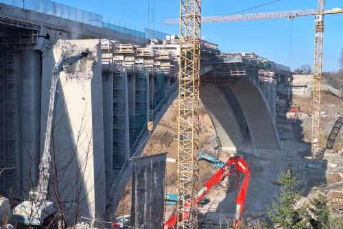Rekonstrukce mostu Šmejkalka pokračuje, nový most má být hotový v roce 2027