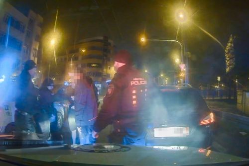 Řidič bez dokladů si zajel natakovat, poté nadýchal 3,19‰